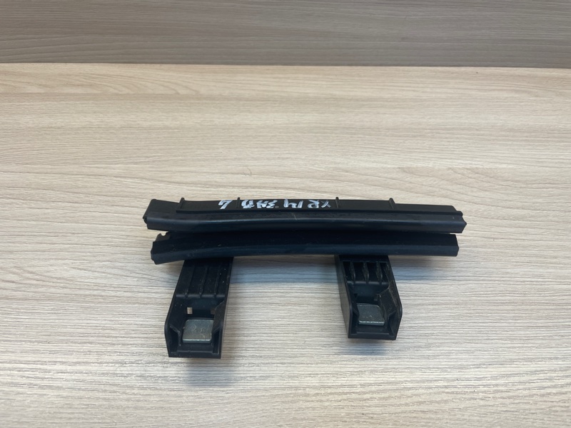 Направляющая стекла     двери