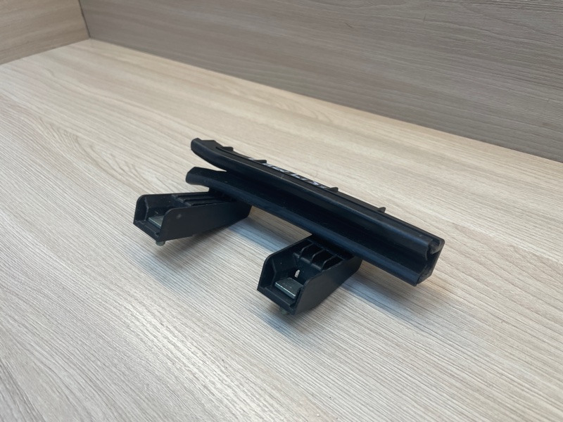 Направляющая стекла     двери