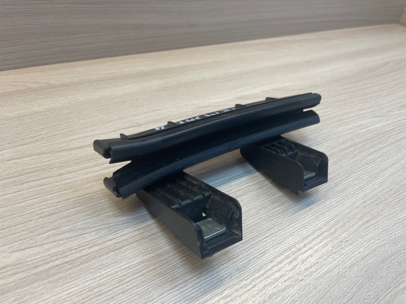 Направляющая стекла     двери