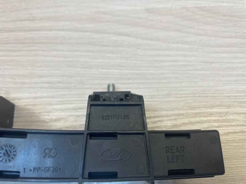 Направляющая стекла     двери