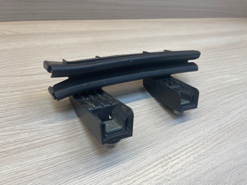 Направляющая стекла     двери