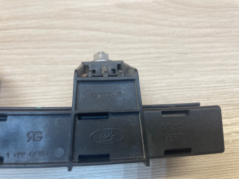 Направляющая стекла     двери