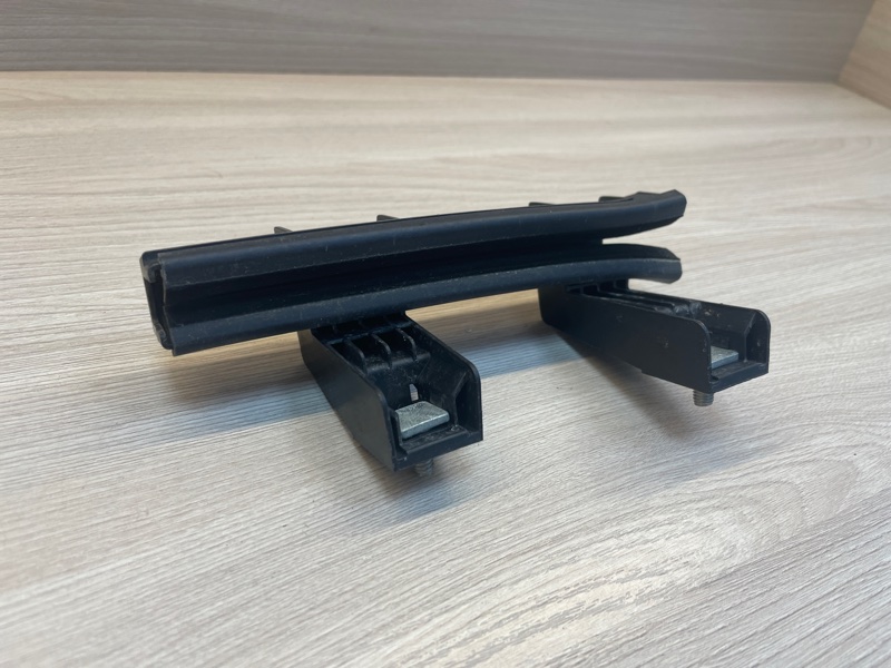 Направляющая стекла     двери