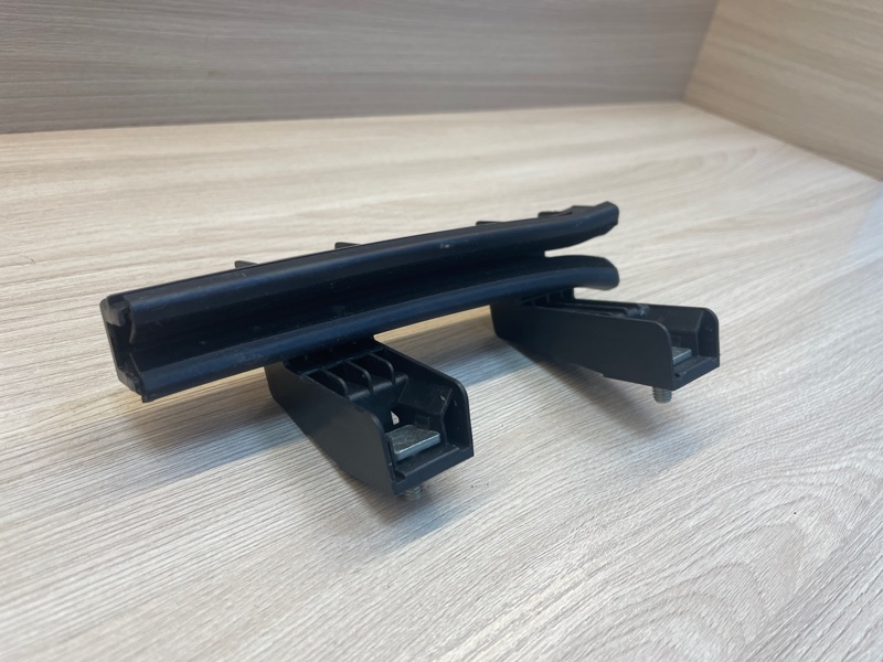 Направляющая стекла     двери