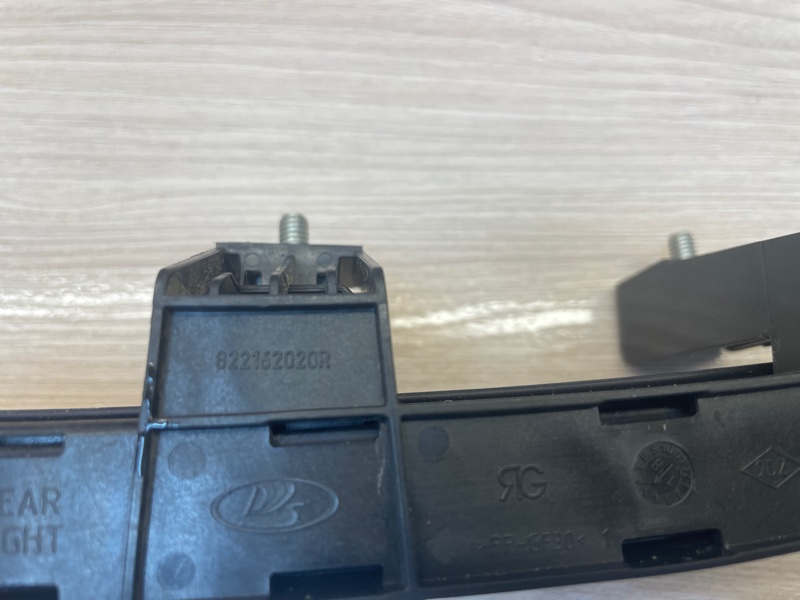 Направляющая стекла     двери