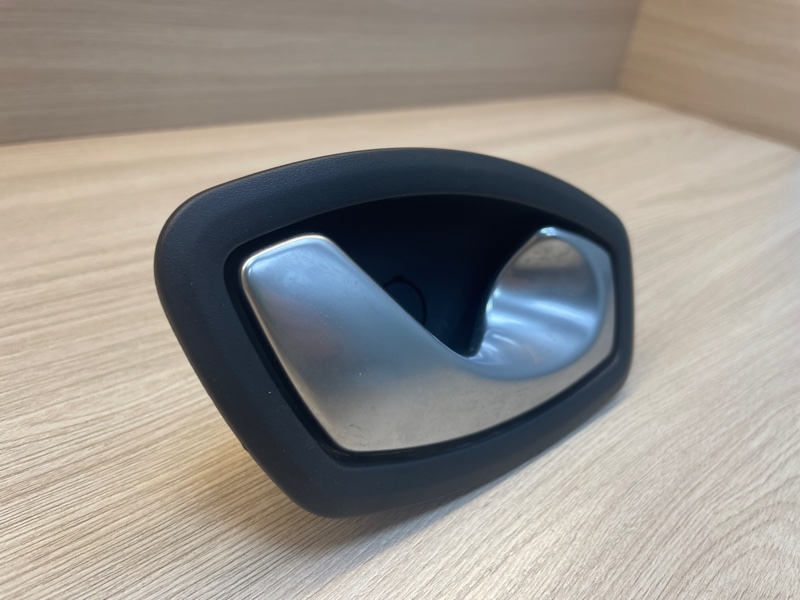 Внутренняя  ручка двери