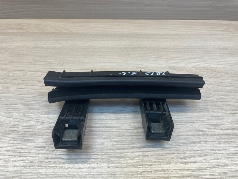 Направляющая стекла     двери