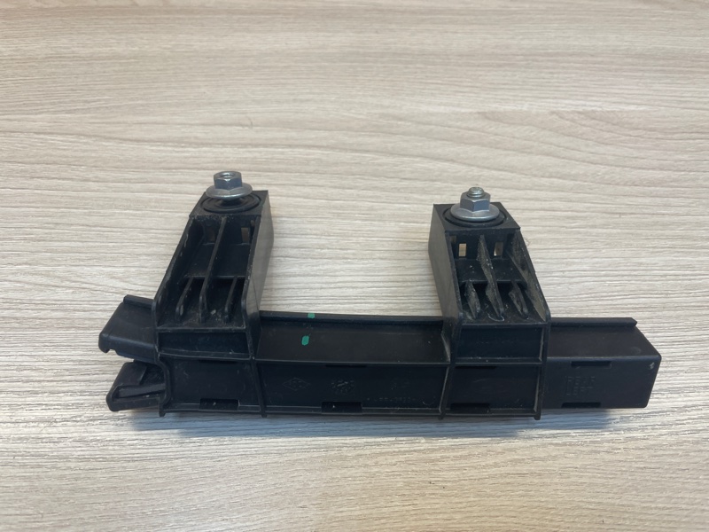 Направляющая стекла     двери