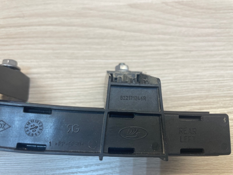 Направляющая стекла     двери