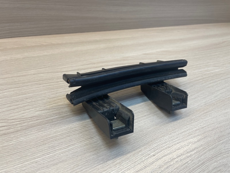 Направляющая стекла     двери