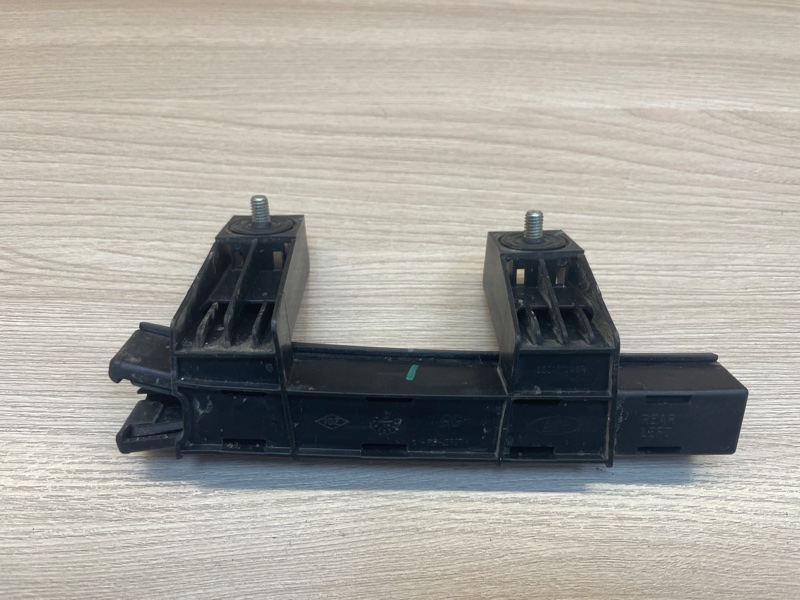 Направляющая стекла     двери