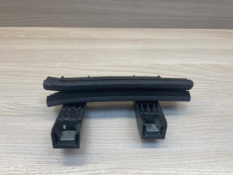 Направляющая стекла     двери