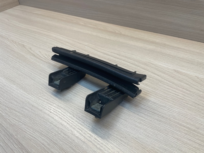 Направляющая стекла     двери