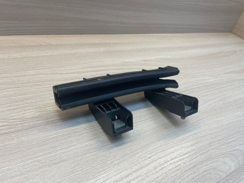 Направляющая стекла     двери