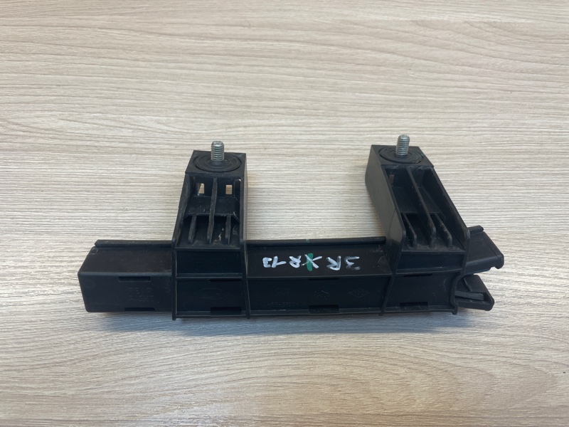 Направляющая стекла     двери