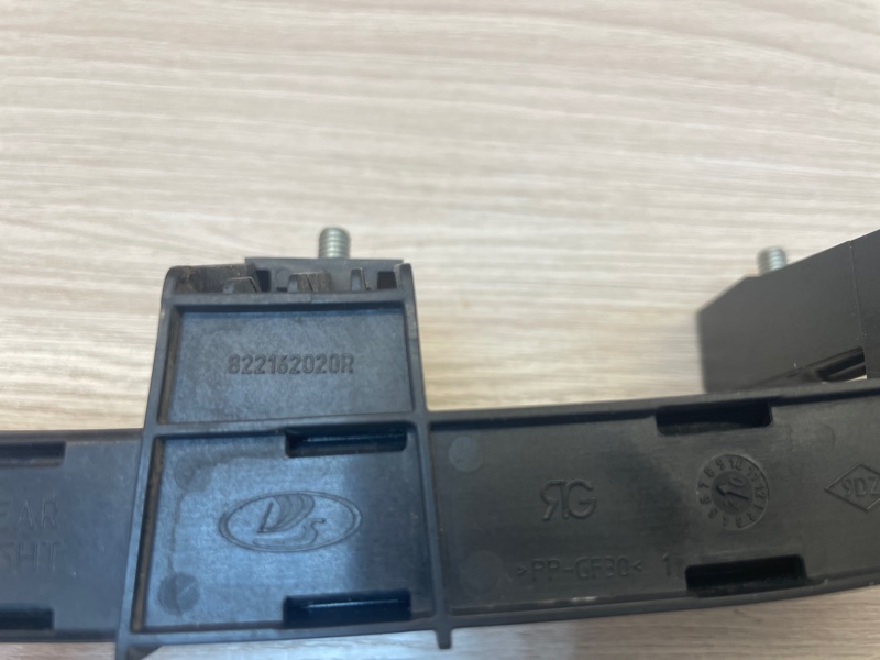 Направляющая стекла     двери