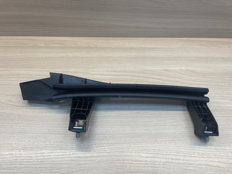 Направляющая стекла     двери