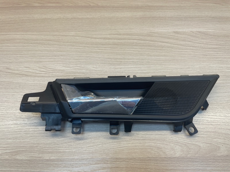 Внутренняя  ручка двери