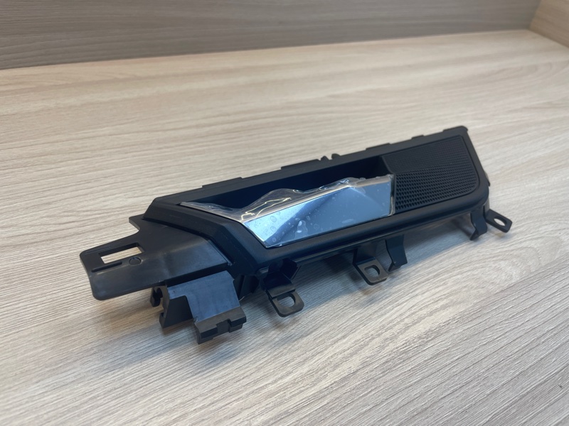 Внутренняя  ручка двери