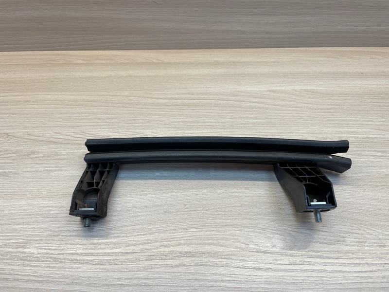 Направляющая стекла     двери