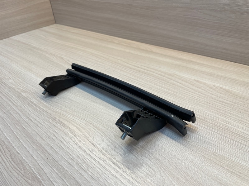 Направляющая стекла     двери