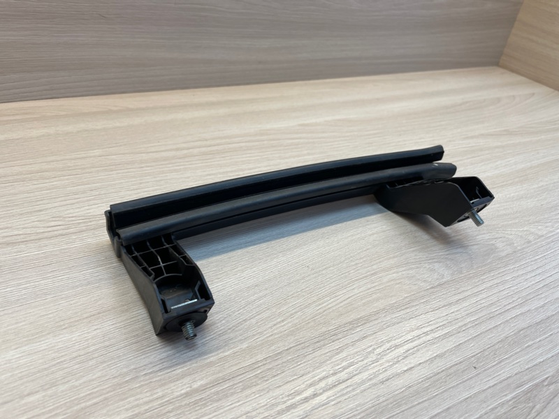 Направляющая стекла     двери