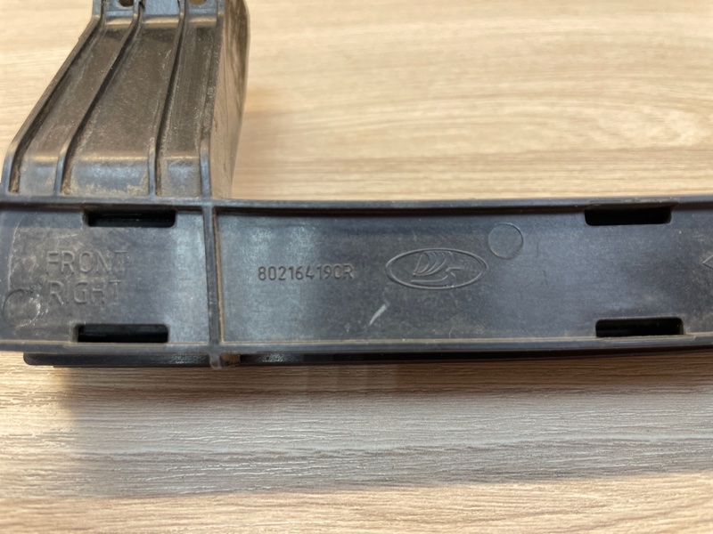 Направляющая стекла     двери