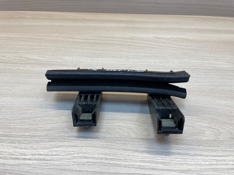 Направляющая стекла     двери