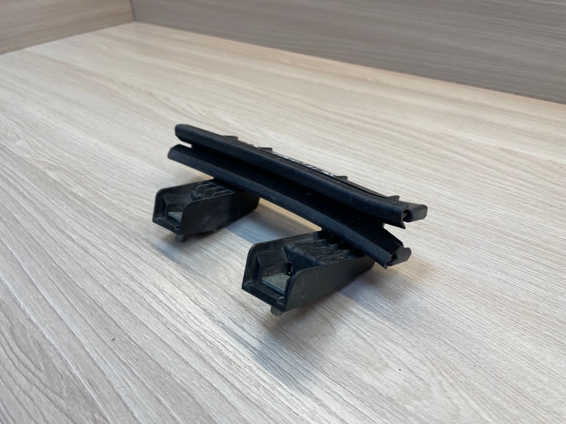 Направляющая стекла     двери