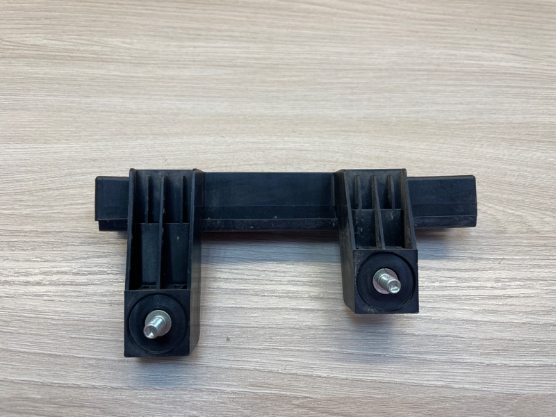 Направляющая стекла     двери