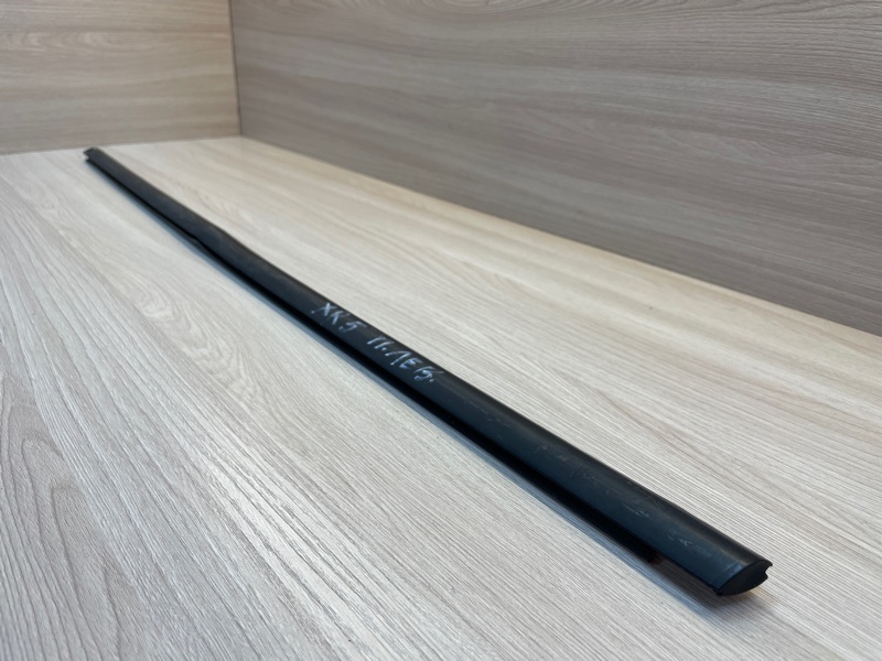 Уплотнитель стекла    двери