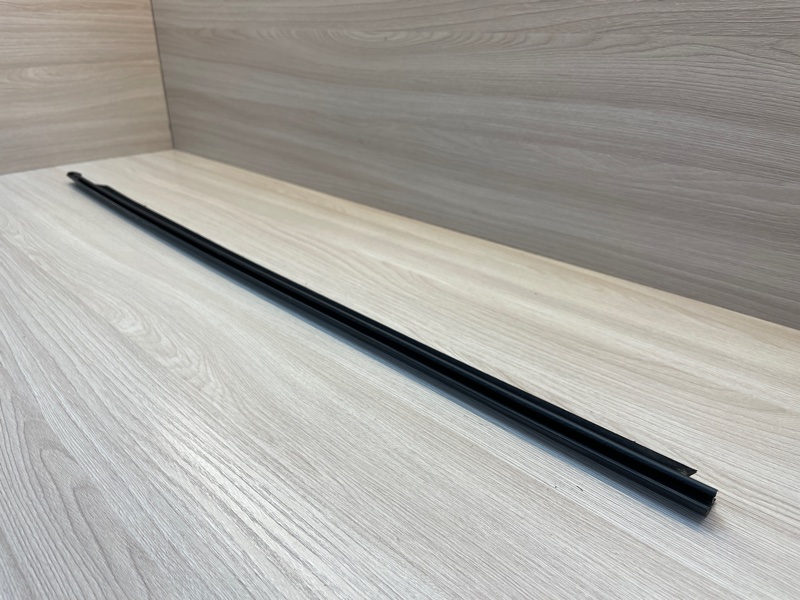 Уплотнитель стекла      двери