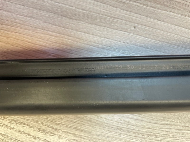 Уплотнитель стекла      двери