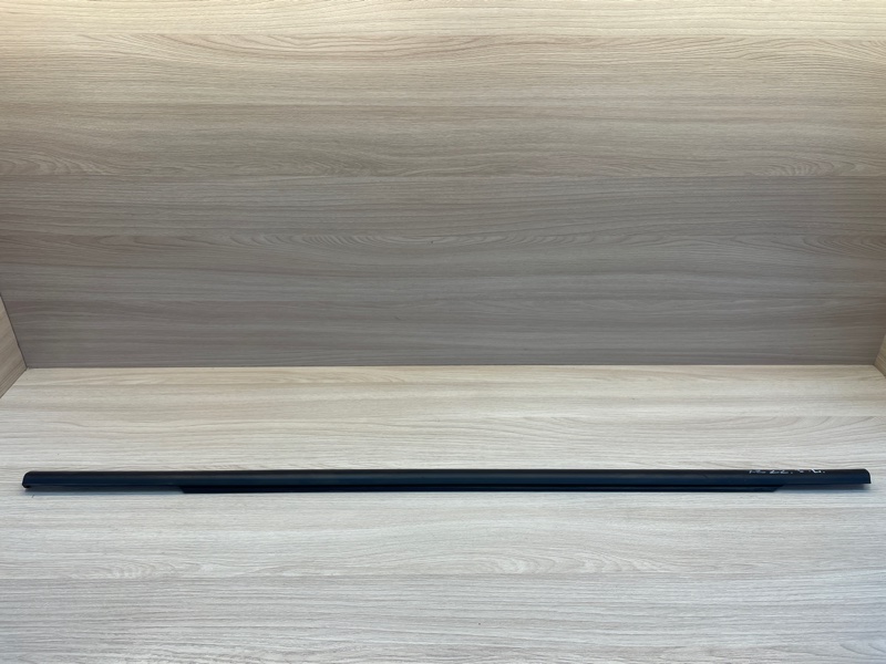 Уплотнитель стекла      двери