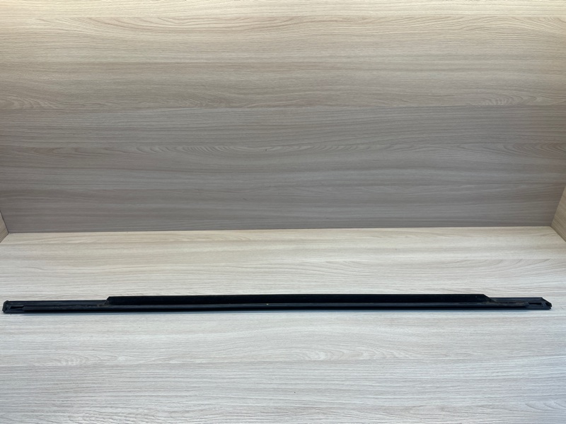 Уплотнитель стекла      двери