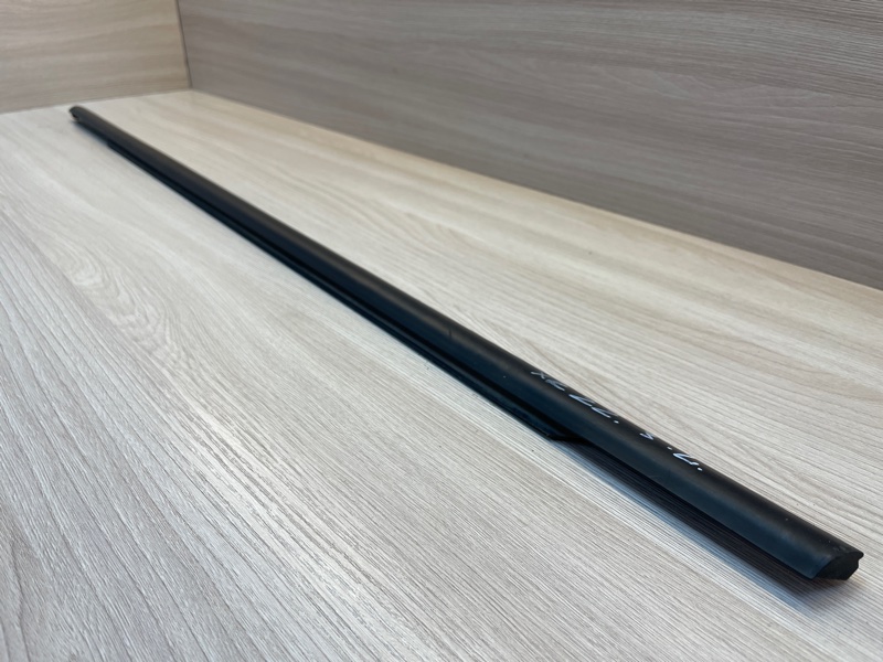 Уплотнитель стекла      двери