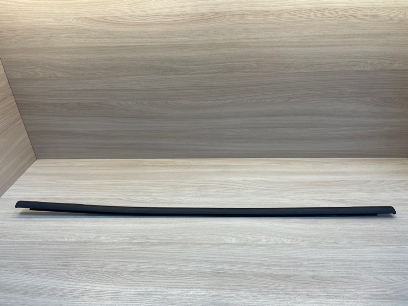 Уплотнитель стекла      двери