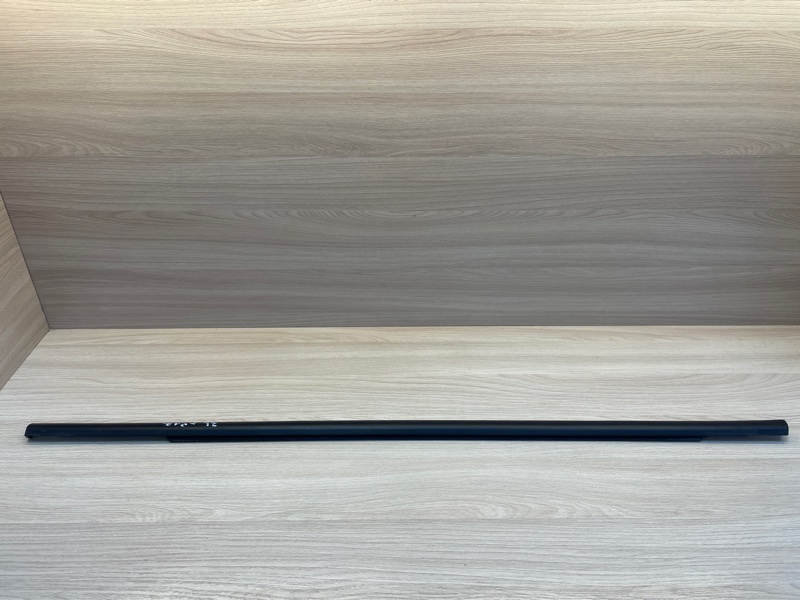 Уплотнитель стекла      двери