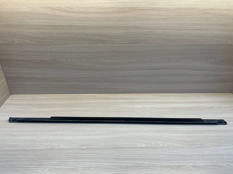 Уплотнитель стекла      двери