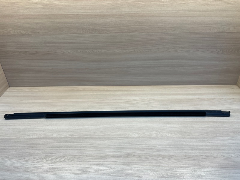 Уплотнитель стекла      двери