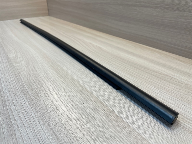 Уплотнитель стекла      двери