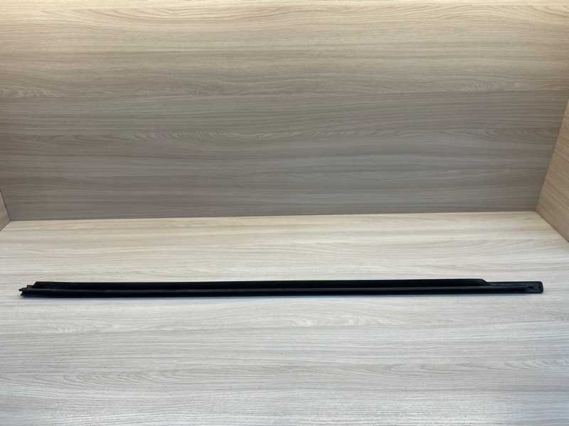 Уплотнитель стекла      двери