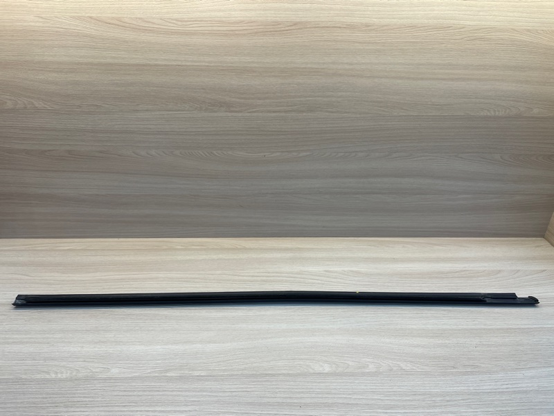 Уплотнитель стекла      двери