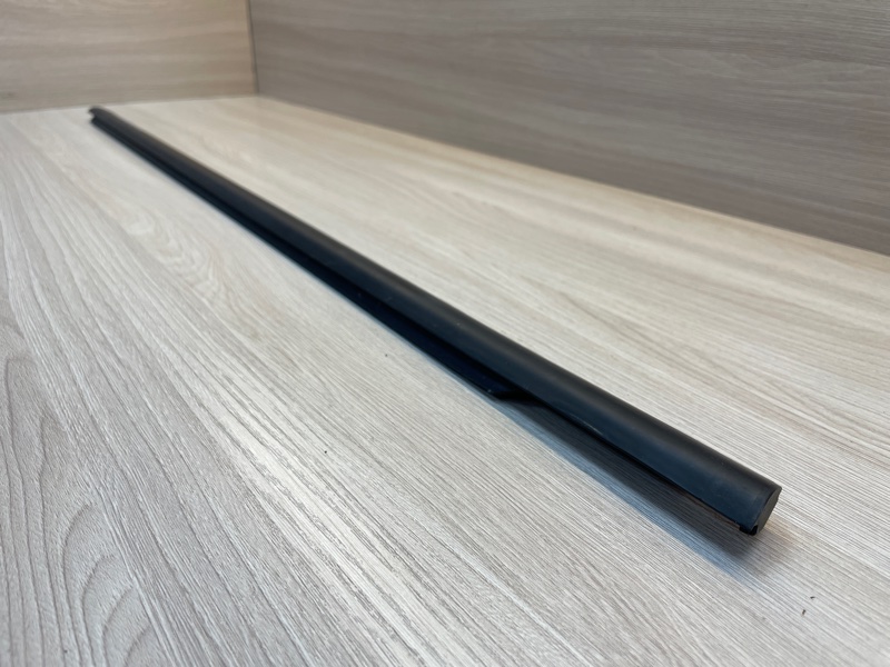 Уплотнитель стекла      двери