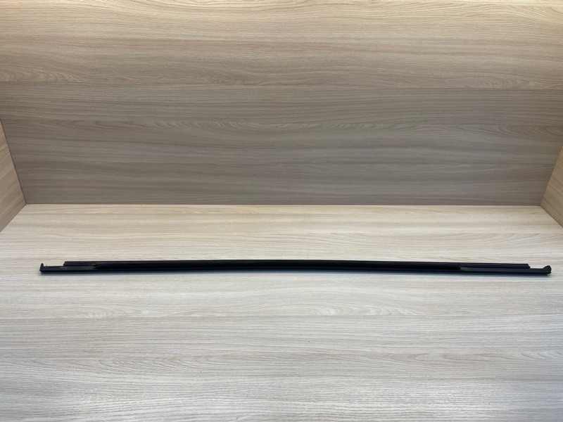 Уплотнитель стекла      двери