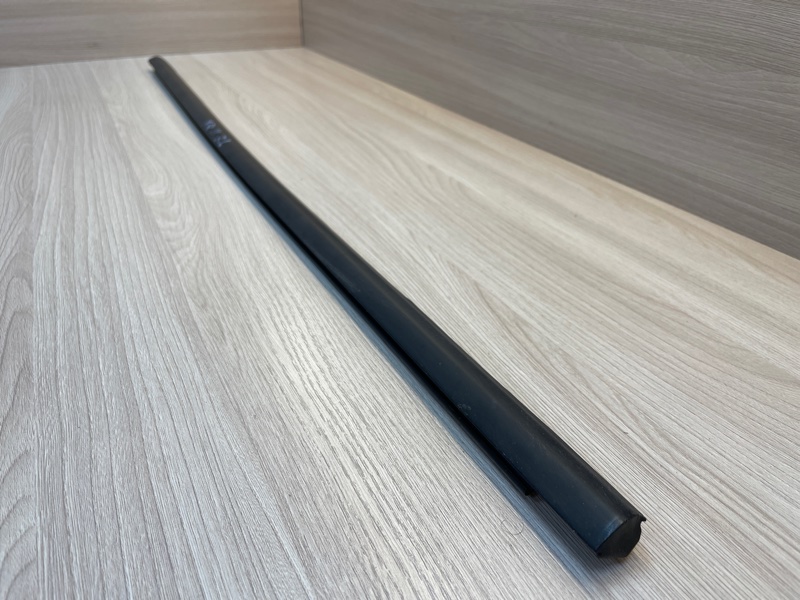 Уплотнитель стекла      двери