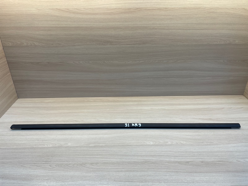 Уплотнитель стекла      двери