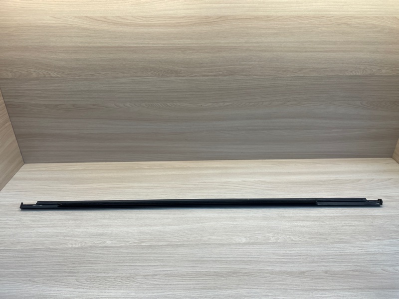 Уплотнитель стекла      двери