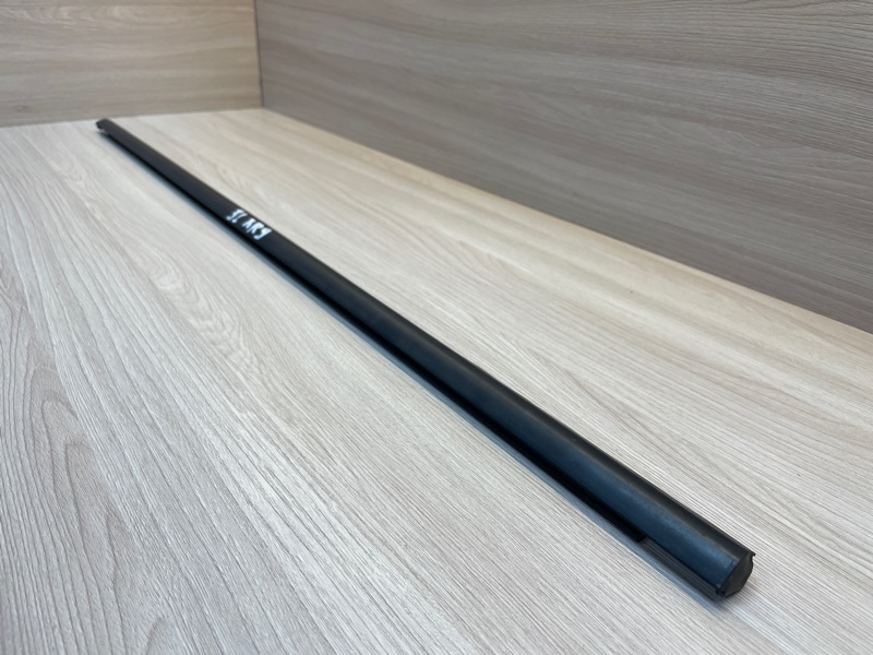 Уплотнитель стекла      двери