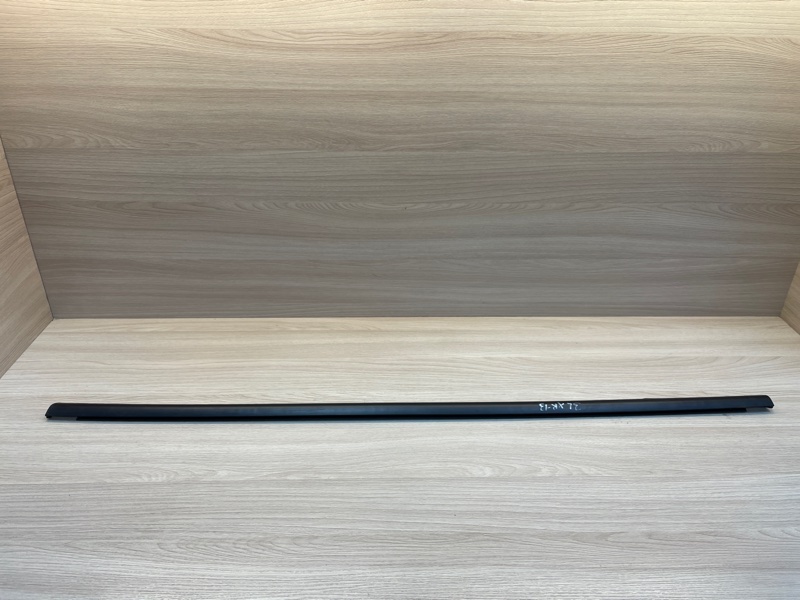 Уплотнитель стекла      двери